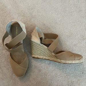 Adrienne Vittadini Taupe Bijoux Wedge Sandles